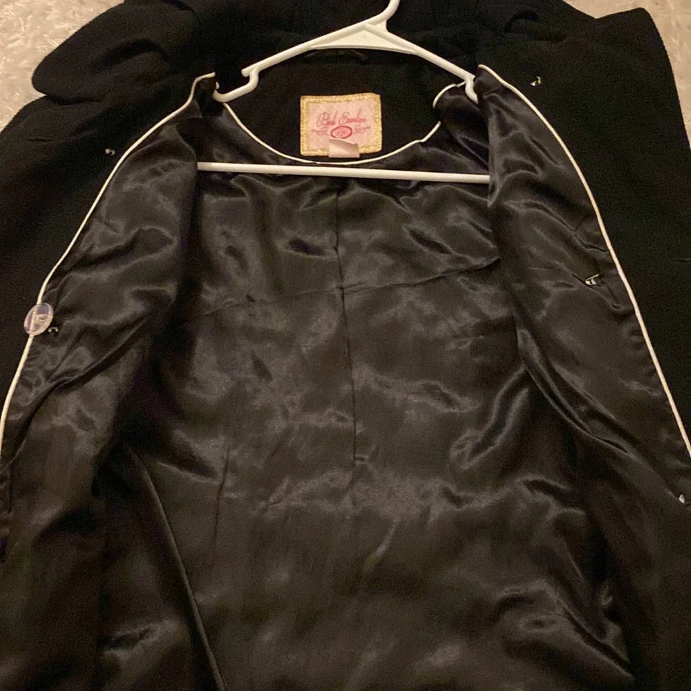 Black Coat - Picture 7 of 11